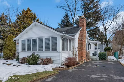 1406 Edgemere Rd, Wall, NJ 07719