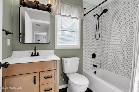 Bath - 1406 Edgemere Rd, Wall, NJ 07719 photo 1 of 2