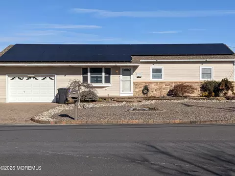 10 St Thomas Ave, Toms River, NJ 08753