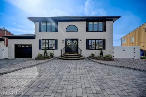 27 Antiqua Ave, Toms River, NJ 08753