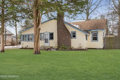 212 Swan Blvd, Toms River, NJ 08753