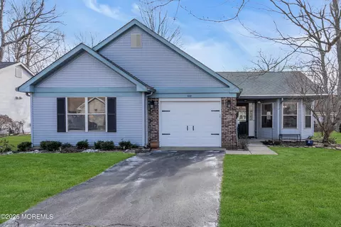 528 Petunia Ln, Whiting, NJ 08759