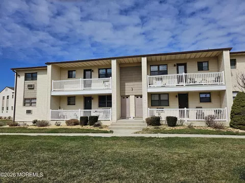 40 Wharfside Dr, Monmouth Beach, NJ 07750