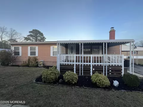 3 Arbor St, Whiting, NJ 08759