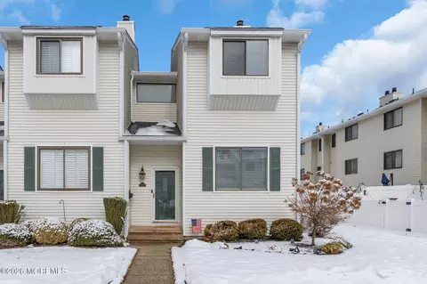 375 Middlewood Rd, Middletown, NJ 07748
