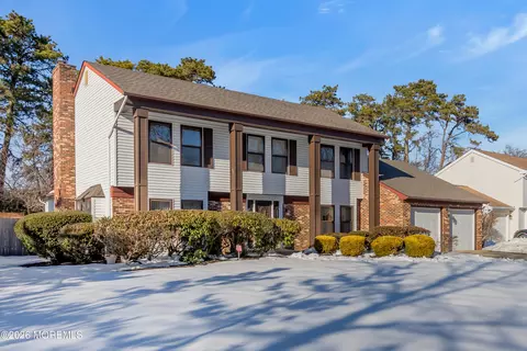 400 Killarney Dr, Toms River, NJ 08753