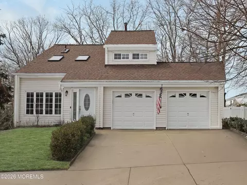 39 Virginia Dr, Howell, NJ 07731