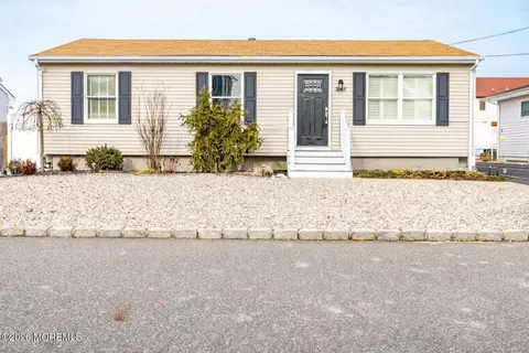3236 Osborn Ter, Toms River, NJ 08753