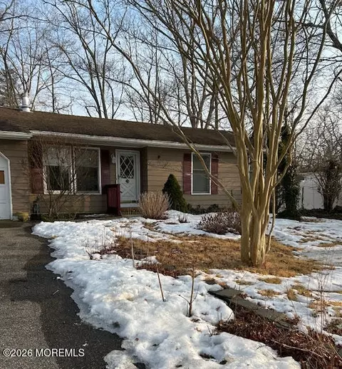 43 Lighthouse Dr, Manahawkin, NJ 08050