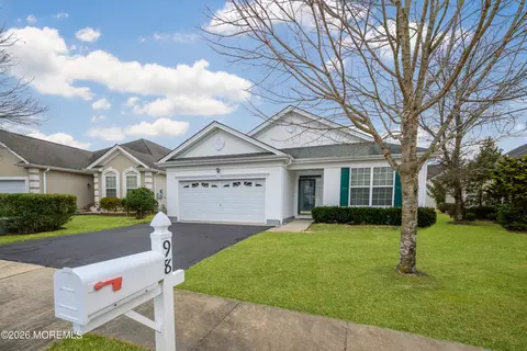 98 Stamford Dr, Jackson, NJ 08527