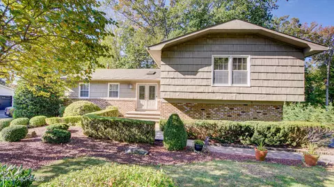 8 Manor Dr, Manalapan, NJ 07726