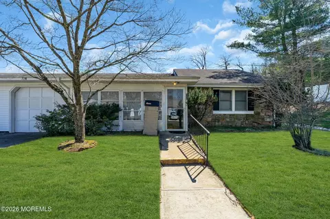 72 Privet Ct # B, Lakewood, NJ 08701