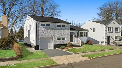 37 Albert Dr, Parlin, NJ 08859