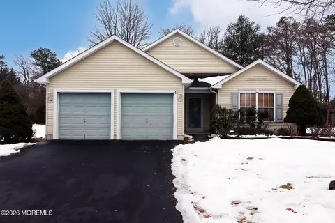4 Stanton Ct, Whiting, NJ 08759