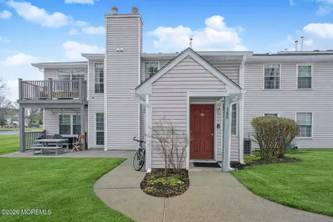 380 Hampton Pl, Morganville, NJ 07751