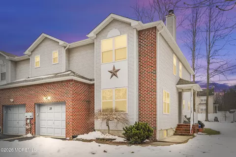 33 Burke St, Manalapan, NJ 07726