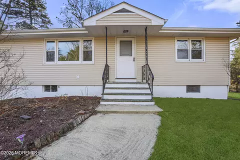 9 Riccis Dr, Jackson, NJ 08527