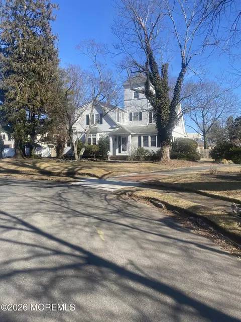 16 Hillcrest Rd, Long Branch, NJ 07740