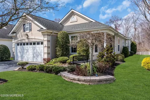 3 Breton Ln, Manalapan, NJ 07726