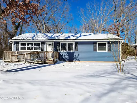 17 Clark Dr, Howell, NJ 07731