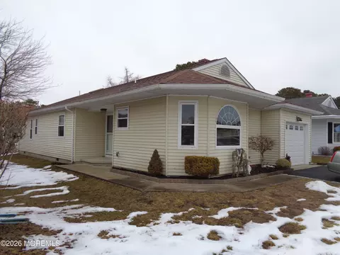 30 Oakengates Dr, Toms River, NJ 08757