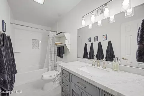 Bath - 823 Maple Ave, Brick, NJ 08724 photo 1 of 1