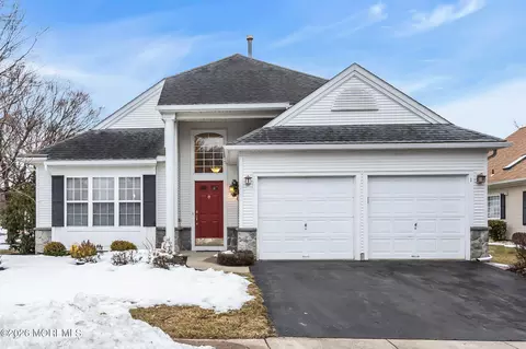 1 Candleway Ct, Manchester, NJ 08759