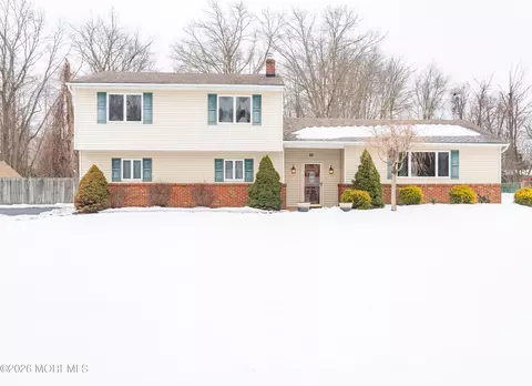 32 Hamilton Ave, Morganville, NJ 07751