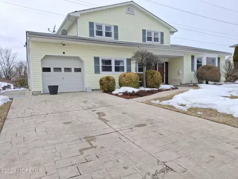 61 NE Jensen Rd, Sayreville, NJ 08872