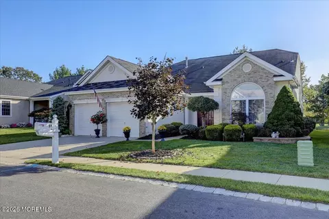 34 Spyglass Dr, Jackson, NJ 08527