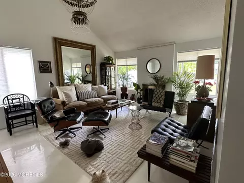 18 Liverpool Ct, Jackson, NJ 08527
