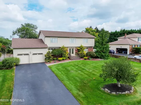 30 Terence Dr, Manalapan, NJ 07726