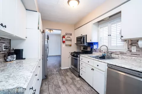 Kitchen - 129 Andover Rd, Jackson, NJ 08527 photo 2 of 3