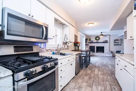 Kitchen - 129 Andover Rd, Jackson, NJ 08527 photo 3 of 3