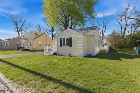 71 Bay Ave, North Middletown, NJ 07748