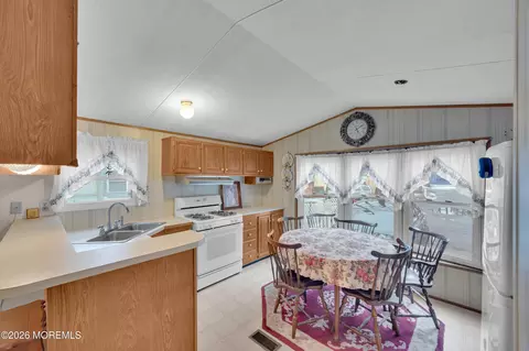 Kitchen - 17 E Trl, Brick, NJ 08724 photo 3 of 3