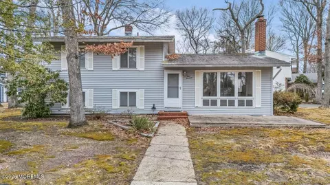 114 N Lakeshore Dr, Manahawkin, NJ 08050