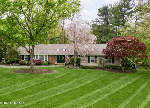 6 Flora Dr, Holmdel, NJ 07733