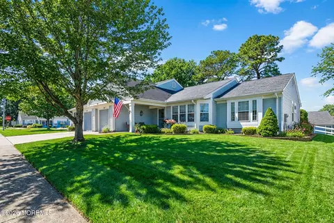 1230 Thornbury Ln # B, Manchester, NJ 08759