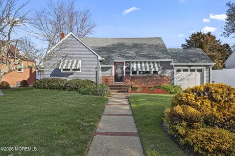 114 Memorial Pkwy, Atlantic Highlands, NJ 07716