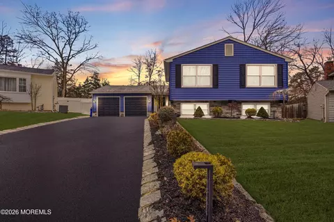 19 Silversmith Ct, Howell, NJ 07731
