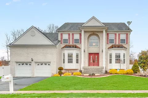 6 Reuben Ct, Howell, NJ 07731