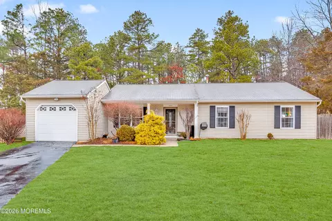 7 Deck Ct, Howell, NJ 07731