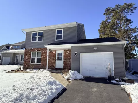 37 Kettle Creek Dr, Brick, NJ 08723