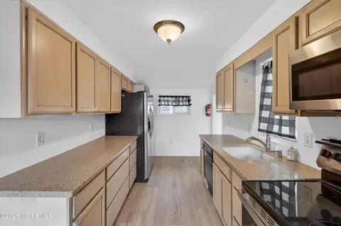 Kitchen - 11 Cedar Rd, Brick, NJ 08723 photo 2 of 4