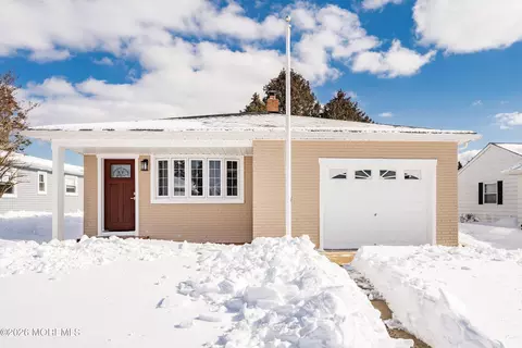 9 Santa Fe Ct, Toms River, NJ 08757