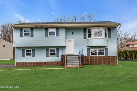 2 Youmans Ave, Eatontown, NJ 07724