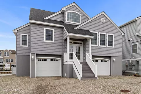 51 Barry Ln, Beach Haven West, NJ 08050