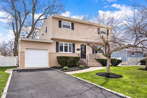 34 Dartmouth Dr, Hazlet, NJ 07730
