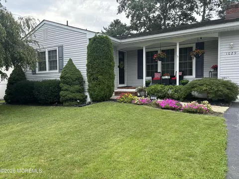1029 Beach Ln, Stafford, NJ 08050